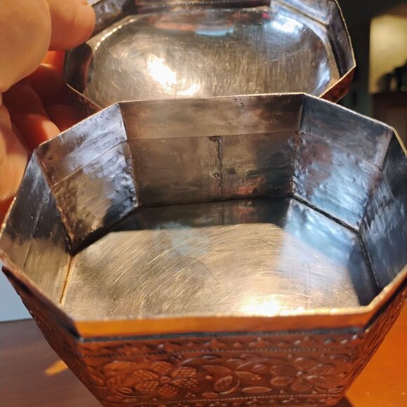 Vtg Tibetan Mughal Indian Silver Metal Repousse Octagon Shaped Spice Jewelry Box - Picture 11 of 12
